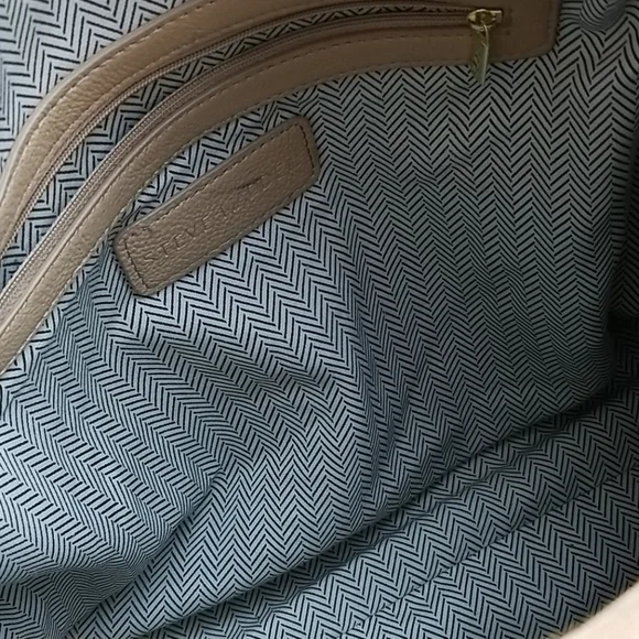 STEVE MADDEN Tan w/Gold Hardware Handbag - Picture 7 of 11